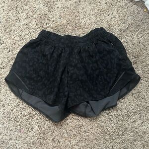 Lululemon hotty hots, 4 inch